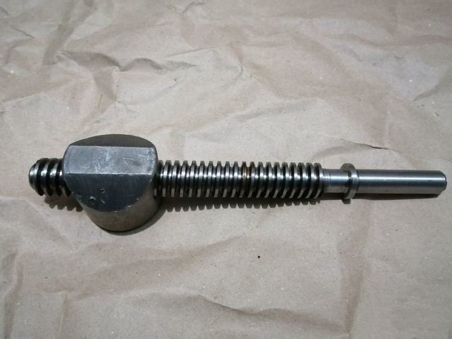 Ключ для подводки колодок газель. Гайка калибровочная суппорта кнор. Гайка суппорта. Винт поперечного суппорта 16к20. Гайка суппорта т-28.